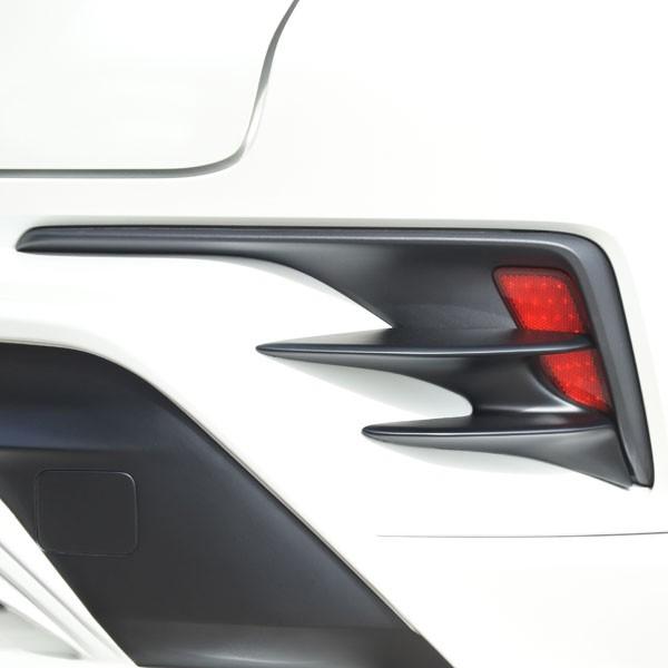 BEYOND　URBAN　C-HR(NGX50・ZYX10)　16.12〜　リアリフレクターガーニッ...