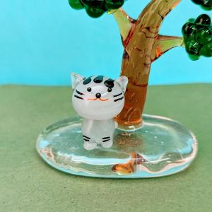 ガラス細工 みかん箱ネコ (ミニ） クロ/茶トラ ミニチュア 置物 雑貨