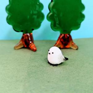 シマエナガとお花　ガラス細工　ミニチュア シマエナガ グッズ ガラス細工 ミニチュア 置物 かわいい 小鳥