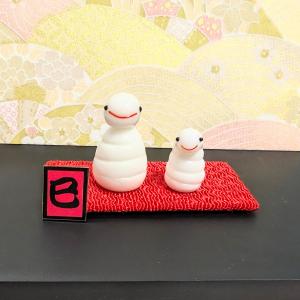 ガラス細工 ヘビ親子(S) ちりめん台、看板付...の詳細画像2