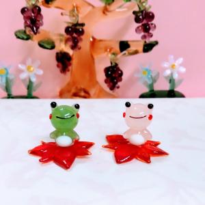 ガラス細工 紅葉とカエル 緑 ミニチュア 置物...の詳細画像2