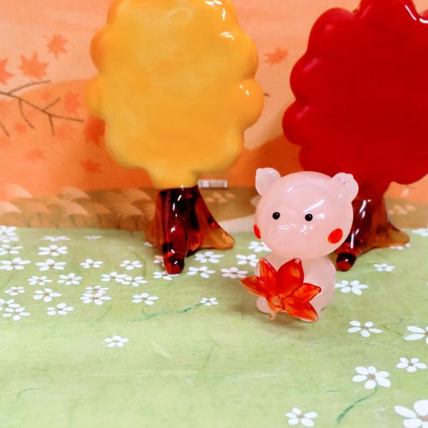 ガラス細工　ブタともみじ　ミニチュア　雑貨　置物　小物　豚　紅葉　秋