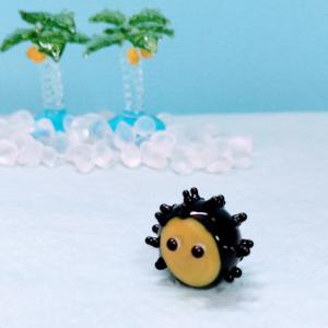 ガラス細工　うに（黒）ミニチュア　置物　雑貨　魚　海　小物