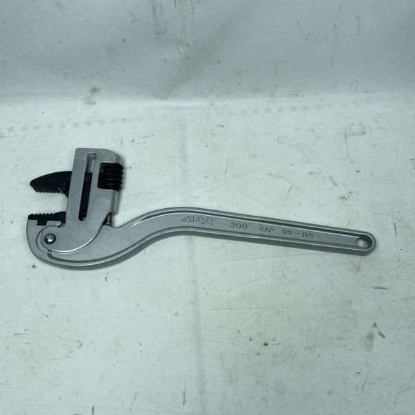 MCC エムシーシー コーナーレンチ CWTDA300 やや傷や汚れあり