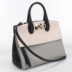FENDI（フェンディ） 極 美品 箱 袋付き ズッカ 柄 ロゴ レザー 本革