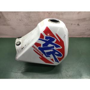 ホンダ（HONDA） XLR250R タンク 赤 純正 中古 バイク 部品 MD22