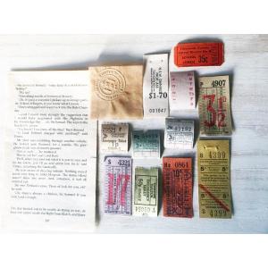 イギリスアンティークのバスチケット&洋書のセット/