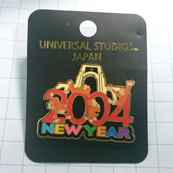 送料無料≫2004 NEW YEAR☆USJ ユニバーサルスタジオ  ピンバッジ A01510