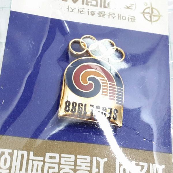送料無料)未使用 ソウル五輪1988公式紋章 ピンバッジ ピンズ PINS A34254