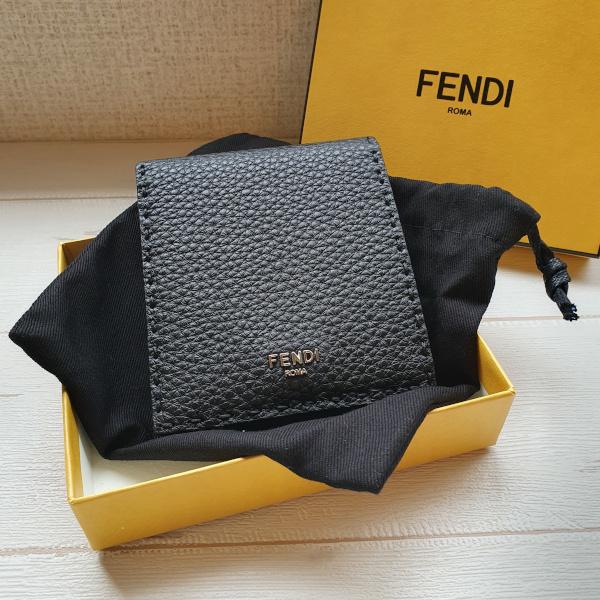 FENDI  セレリア レザー二つ折り財布 ブラック   7M0193AP3B