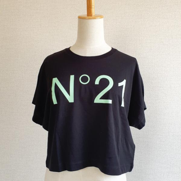 N°21 ヌメロ ヴェントゥーノキッズロゴクロップドTシャツブラック　N21558N0153