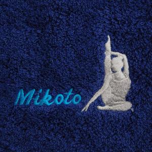 ヨガを楽しむ方へお名前刺繍入り今治フェイスタオル 記念品 誕生日 プレゼント 母の日 習い事 ホットヨガ オリジナルタオル 人気 セミオーダー｜Blatt刺繍