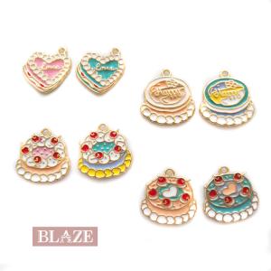 2個入り エポチャーム カラフル ケーキ BLAZE  商用利用可 カン付き 金属 メタル キーホルダー ストラップ バッグチャーム ハンドメイド クラフト｜ハンドメイド用品&アクセサリー BLAZE