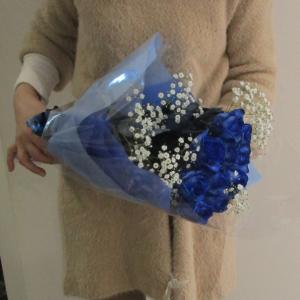 バラ/ペインテッド ブルーローズ10本&かすみ草花束の詳細画像4