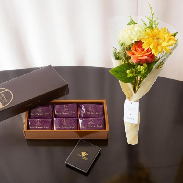 お花 スイーツ ギフト クリスマス 誕生日 銀座千疋屋 お花8本ブーケ付き 焼き菓子 プレゼント レ...