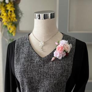 小さなコサージュ・桜入りミニローズ、クリーム&...の詳細画像4