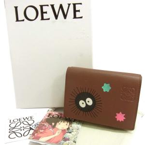 美品 定価83,600円◆LOEWE×ジブリ 千と千尋の神隠し 2022年 ススワタリ トライフォールド ウォレット レザー 三つ折り財布 ロエベ｜blueblue-brand