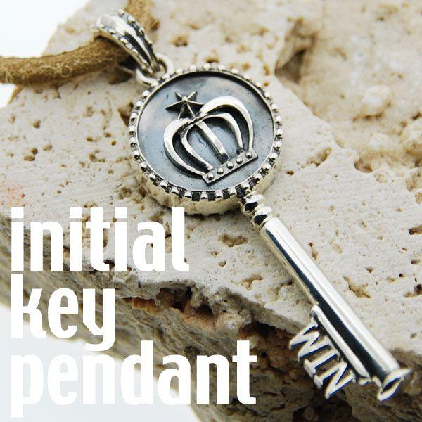 鍵のネックレス イニシャル ゴルフマーカー WIN