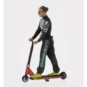 Cartrix 1/43 F1 ドライバー フィギア ルイス ハミルトン キックボード 2021 メ...