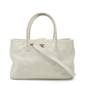 CHANEL◇トートバッグ/エナメル/BEG/パンチング/色ヤケ CHANEL◇トートバッグ/エナメル/BEG/パンチング/色ヤケ
