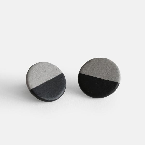 POINT / HALF-earring(gray/black)【メール便可 5点まで】【ポイント/...