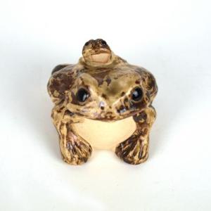 盆栽 飾り 添景 盆栽飾り おんぶガエル 3号サイズ 横7cm 縦7.5cm 高さ6.5cm 置物 ...