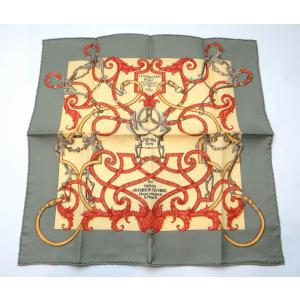 新品同様ルイヴィトン緑スカーフ限定ペルフォ正方形ストールグリーン水玉モノグラム 新品同様ルイヴィトン緑スカーフ限定ペルフォ正方形ストール