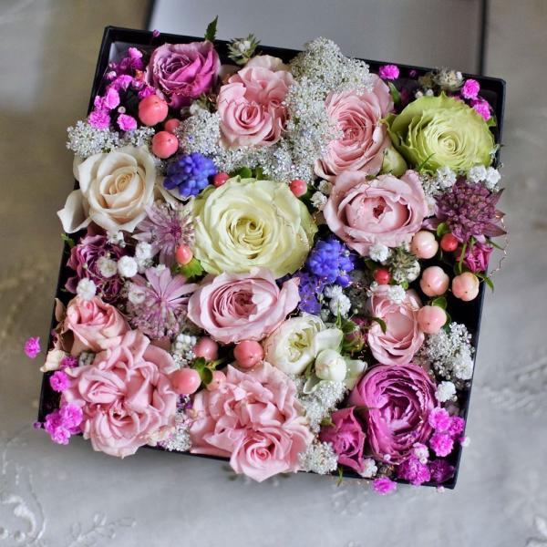週毎数限定の特別価格【季節の花でつくるフラワーボックス】 おしゃれな誕生日プレゼントや女性がよろこぶ...