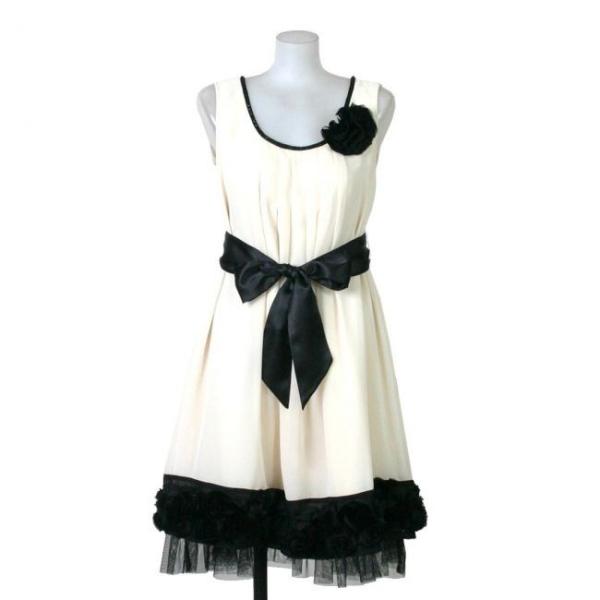 在庫処分 パーティードレス コサージュ付き 大きいサイズ 17号　クリーム色