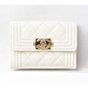 CHANEL（シャネル） 三つ折り財布 マトラッセ ラムスキン ライトグレー