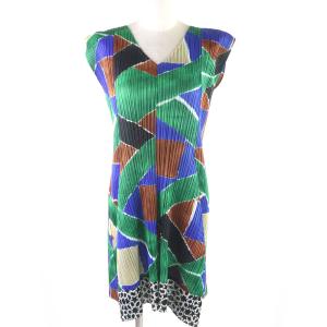 極美品☆ISSEY MIYAKE イッセイミヤケ 21SS IM12FO607 プリーツ加工 長袖 カーディガン グリーン系 2 日本製 正規品 レディース ISSEY MIYAKE（イッセイミヤケ） 極美品☆ISSEY MIYAKE 21SS IM12FO607