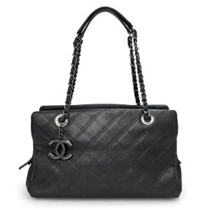 キャビアスキン シャネル CHANEL GST チェーン トート バッグ 黒