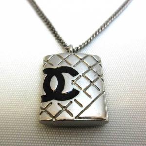 シャネル ネックレス シルバーカラー×ブラック 銀色×黒 ペンダント アクセサリー カンボンモチーフ ABランク メタル CHANEL あすつく 中古 六甲道店｜brandritz