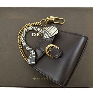 デルヴォー DELVAUX チャーム レザーｘ金属素材 ブラウンｘホワイトｘゴールド 定番人気｜brandvalue-store