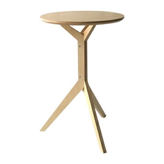 abode XXXシンプルなデザインながら、脚部の繊細なディテールが魅力のサイドテーブル