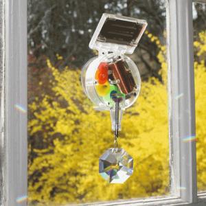 KIKKERLAND Rainbow Maker “Single”レインボーメーカー "シングル"クリスタルに反射した太陽光が虹色の光となって部屋いっぱいに広がります。