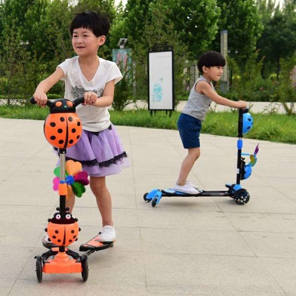 送料無料 キックボード 子供 4輪 光るホイール 音楽 キックスケーター 子供用 キックスクーター ...