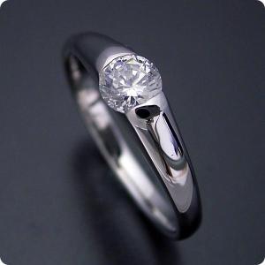 婚約指輪 ０.５カラット エンゲージリング 一粒 ダイヤモンド プロポーズ用 ブライダルジュエリー プラチナ 甲丸リングにダイヤモンドを埋め込んだ｜brilliantjewelry
