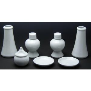 神具七点セット大白無地陶器製大型の神棚祖霊舎御霊舎におすすめの神具セット水玉・榊立・瓶子・白皿が揃う...