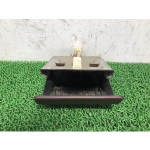 グロリア E-CY31 灰皿 68810-65V02　【即納】　インボイス対応