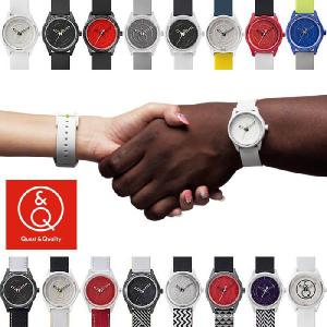 Q&amp;Q Smile Solar スマイルソーラー 腕時計 メンズ レディース ウォッチ 人気 ブランド ケイティペリー着用 白色