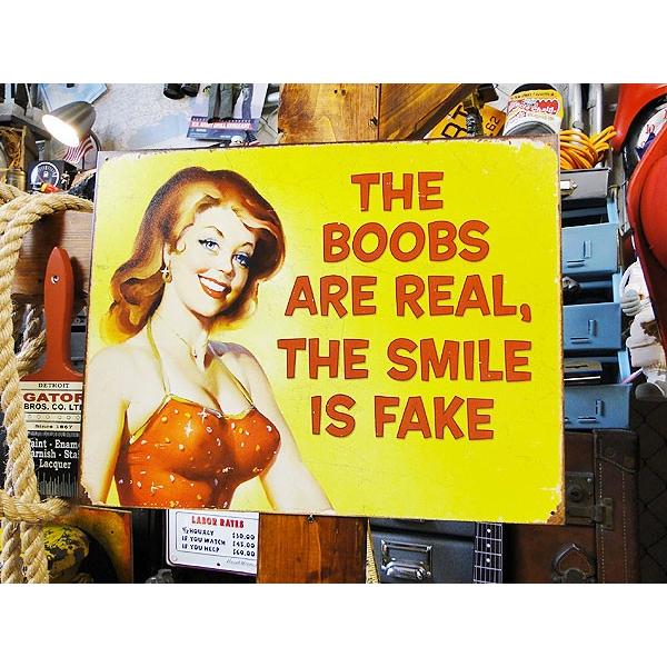 ボインは本物だけど、微笑みはニセモノ！　ブリキ看板 アメリカ雑貨 アメリカン雑貨 サインプレート テ...