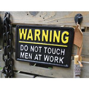 外国のアイアンサイン　（仕事に集中してるから触らないで下さい）