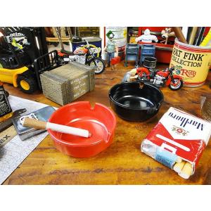 アメリカのメラミン灰皿　ラウンド　お買い得2個セット　（ブラック＆レッド）　アメリカン雑貨　アメリカ...