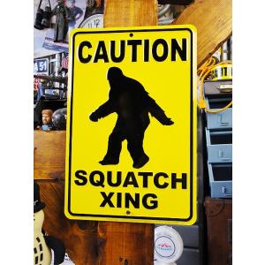 「ビッグフットが横断します」　ミニブリキ看板　アメリカン雑貨 アメリカ雑貨