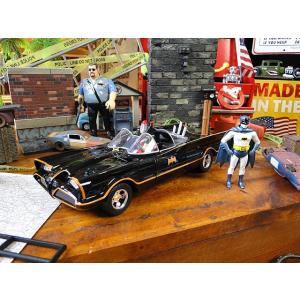 クラシックTVシリーズ　バットモービル　ダイキャストミニカー　1/24スケール　（バットマンフィギュ...