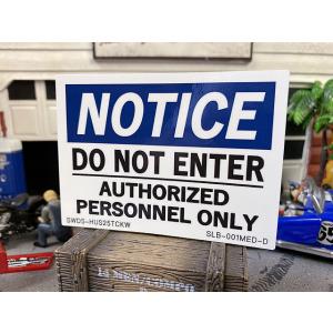 警告看板ステッカー　（通知：許可ある者のみ/NOTICE）　SLB-001-MED-D　■ アメリカン雑貨 アメリカ雑貨