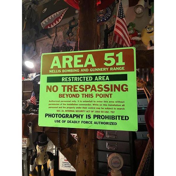 エリア51の蓄光看板　アルミサインボード ■ アメリカン雑貨 アメリカ雑貨