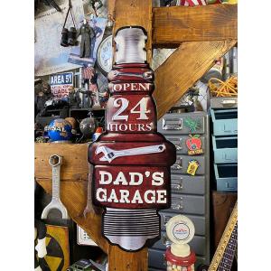 お父さんのガレージのスパークプラグ型エンボス・ティンサイン