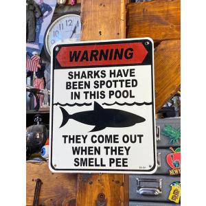 「警告！このプール内でおしっこしたらサメが寄ってくるよ」　ミニジョーク看板 ■ アメリカン雑貨 アメ...
